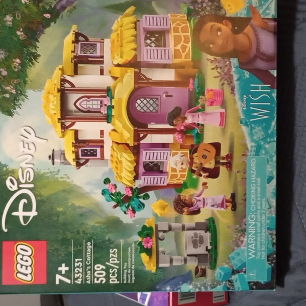 Lego Disney Asha's Cottage, New in Sealed Box - Picture 2 of 5